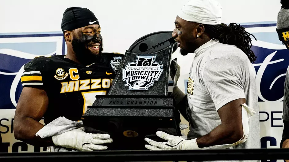 No. 19 Missouri rallies to beat Iowa No. 19 Missouri rallies to beat Iowa
