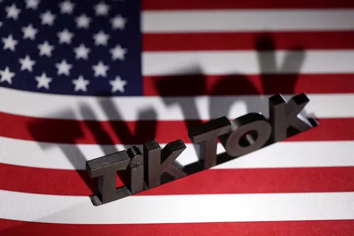 TikTok VS US TikTok VS US